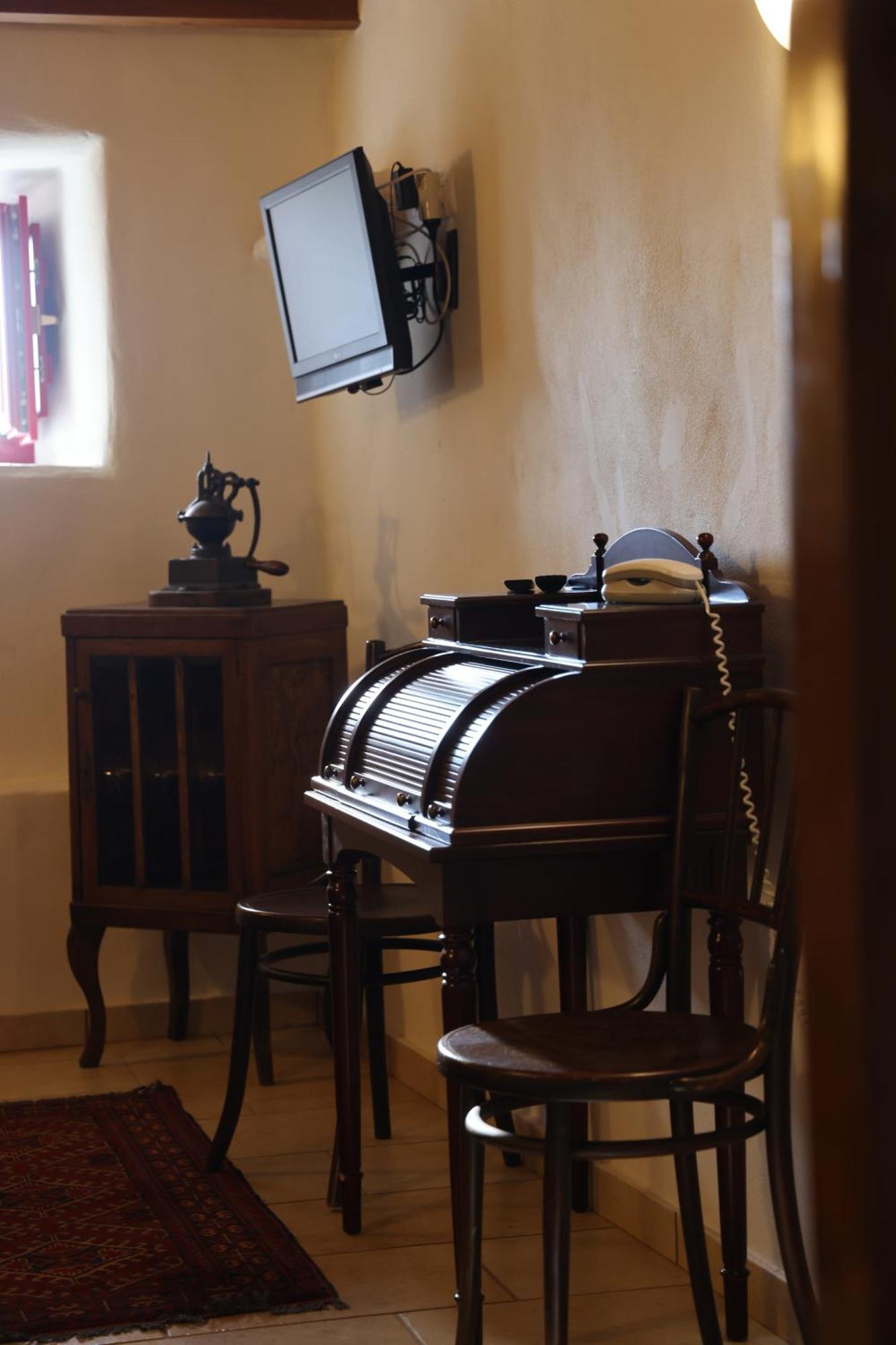 Lithos Stone Suites Areopoli Room photo