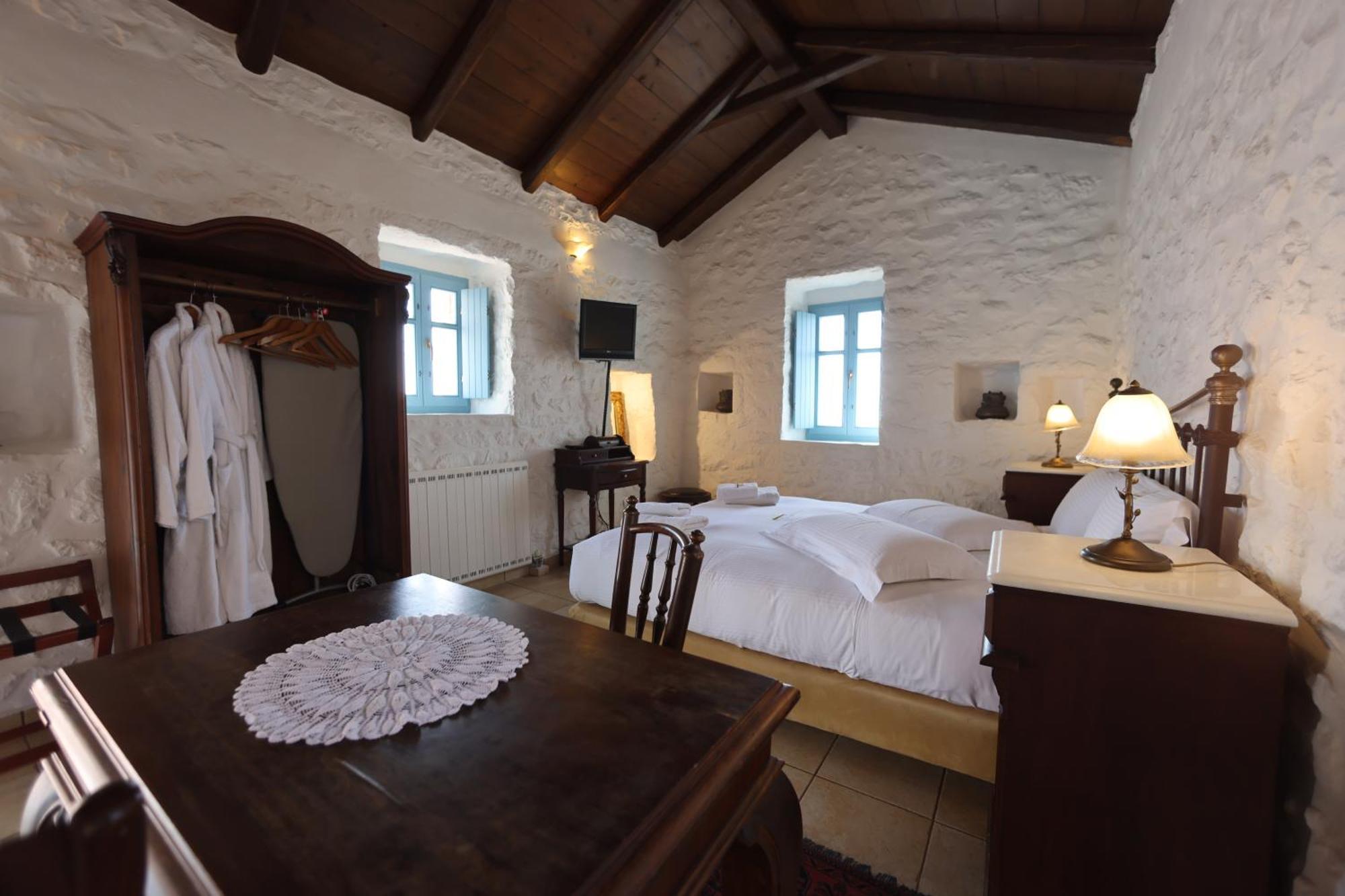 Lithos Stone Suites Areopoli Room photo