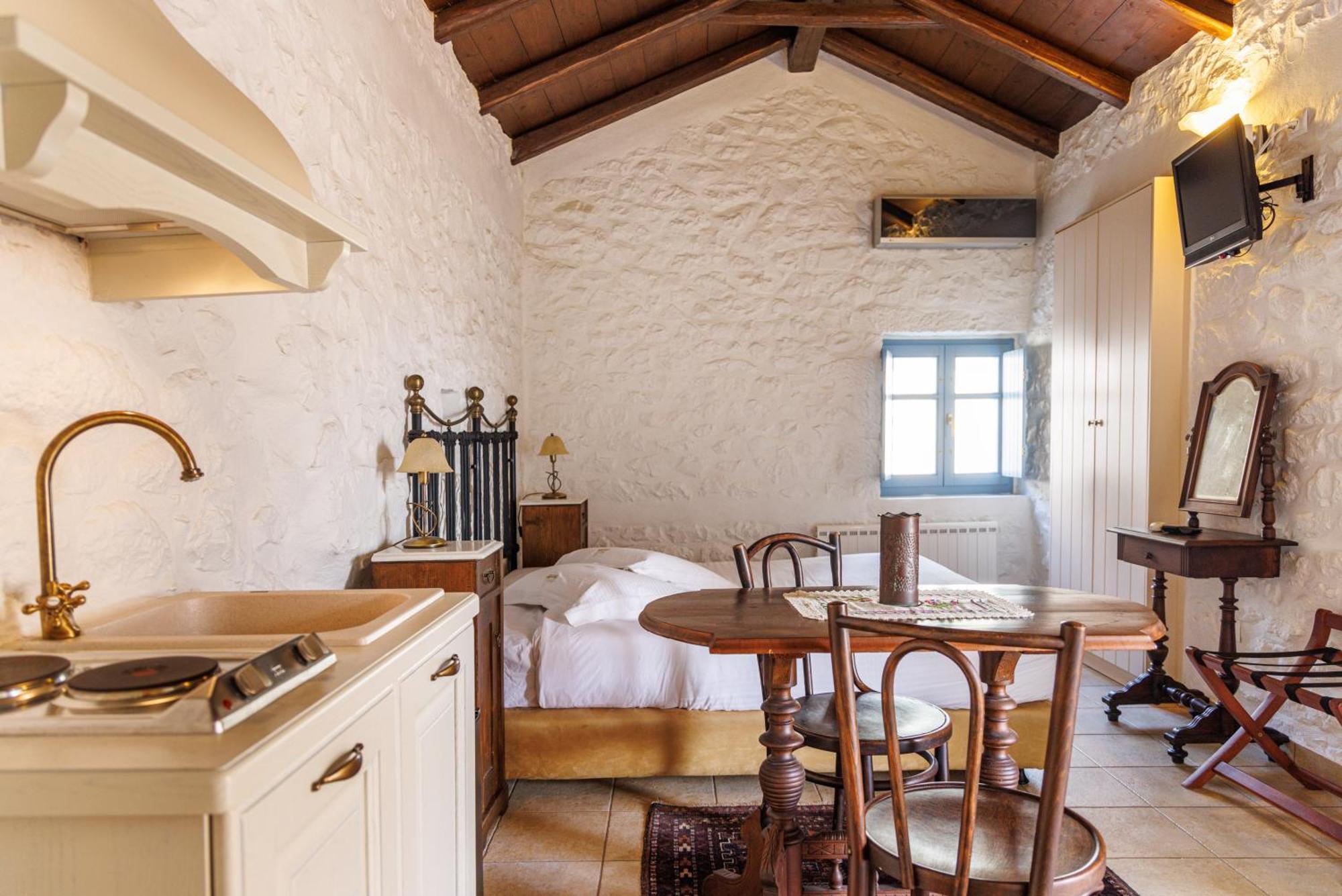 Lithos Stone Suites Areopoli Room photo